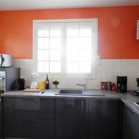 House - Parc De : Maison Au Calme Proximite Commerce Et Plage *